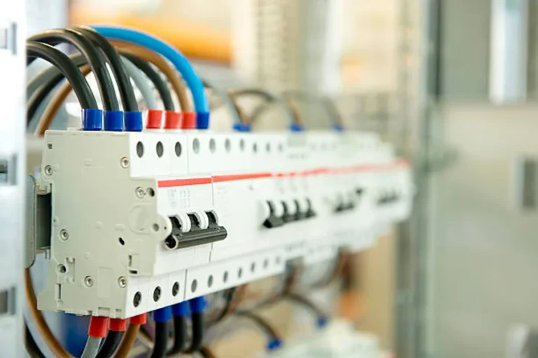 Safeguarding Industry 4.0: The Engineer’s Guide to Transient Overvoltage Protection in Smart Factories